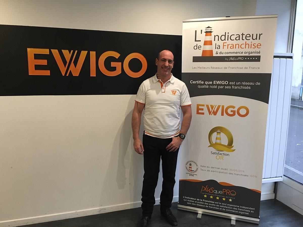 adherent-ewigo-kakemono-plus-que-pro