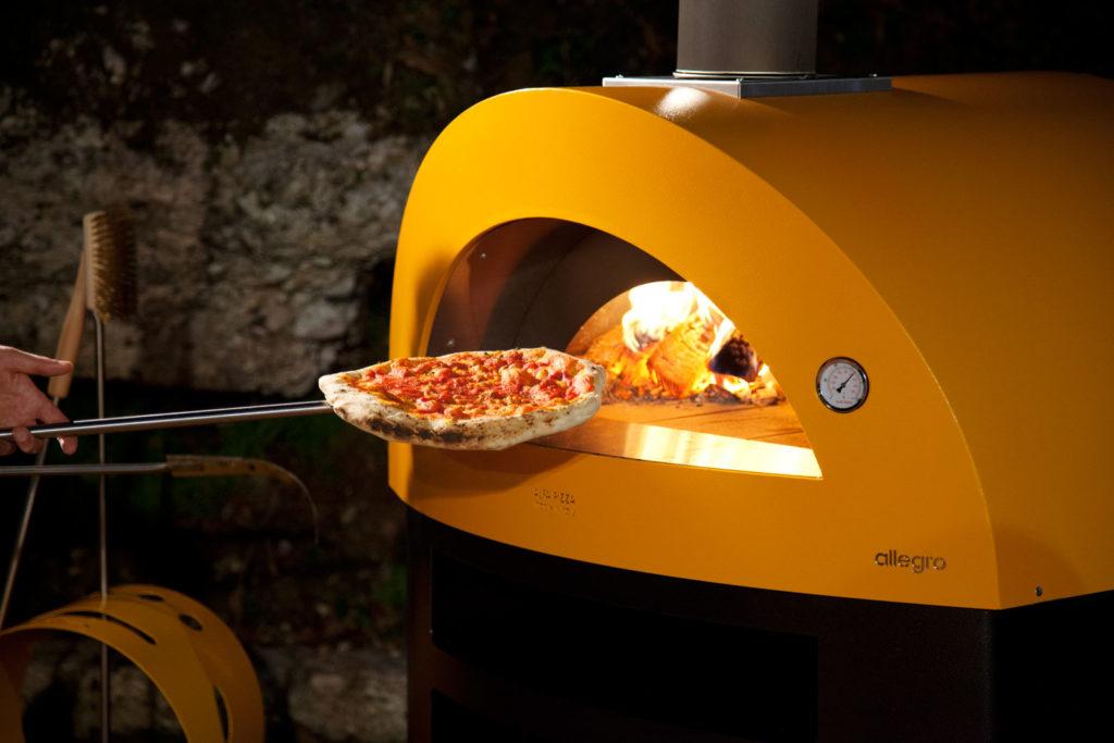 four-allegro-jaune-pizza-feu-de-bois
