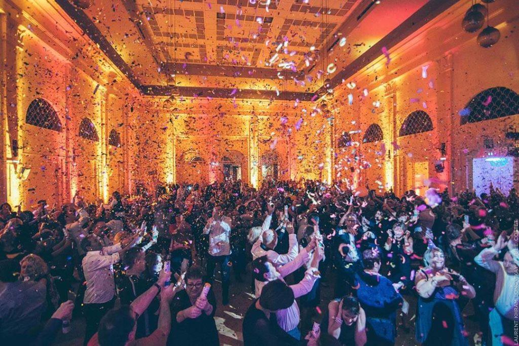salle-evenement-piste-dance-confettis