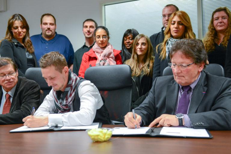 signature-contrat-plus-que-pro-conseil-general
