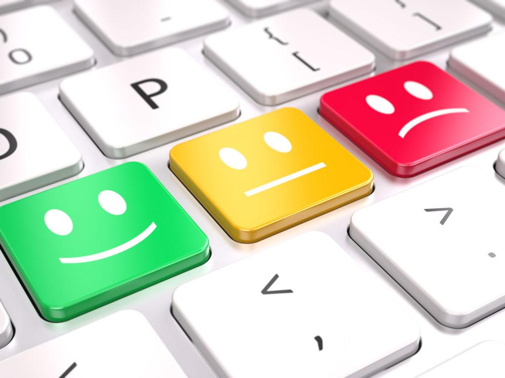 clavier-ordinateur-touche-avis-client-smiley-sourire-grimace