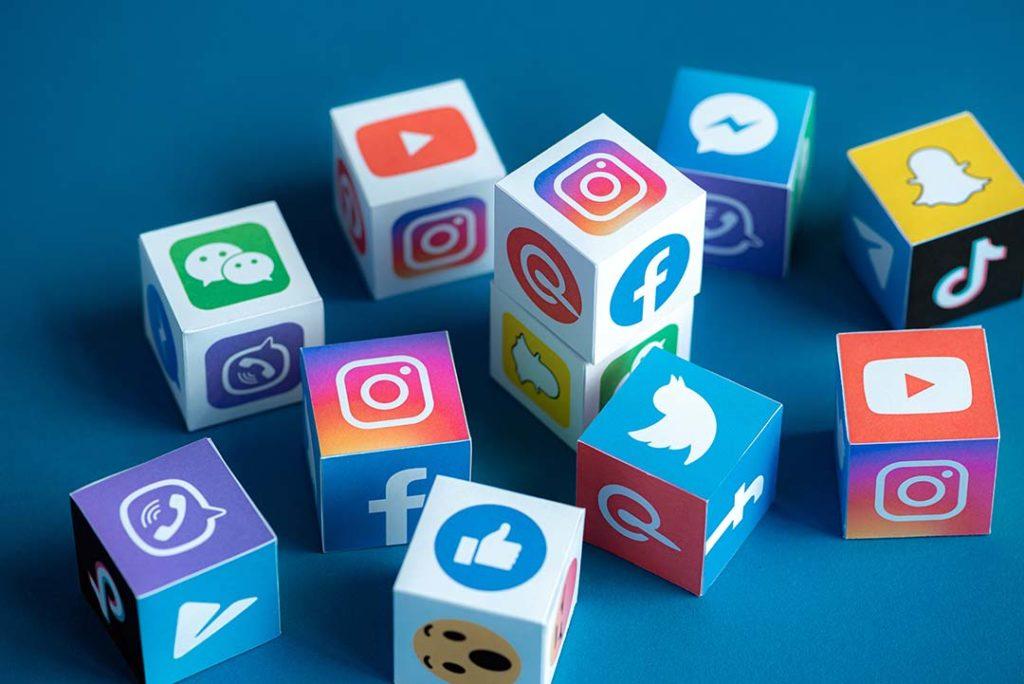 cubes-icones-reseaux-sociaux
