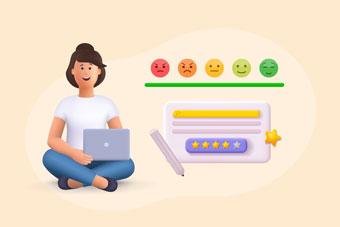 Illustration d'une femme assise avec un ordinateur portable, montrant des émojis de satisfaction et un tableau d'évaluation avec étoiles, symbolisant l'importance d'évaluer la satisfaction client.
