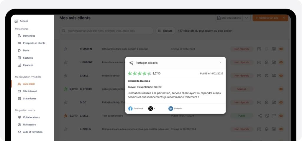 Interface de gestion des avis clients sur Plus que pro, affichant un t&eacute;moignage avec options de partage sur Facebook, X (Twitter) et LinkedIn