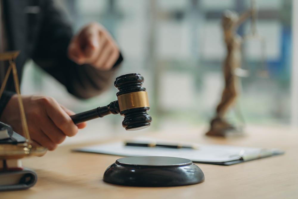 Quand passer d'une relance amiable à une procédure contentieuse ? Critères, timing et voies de recours
