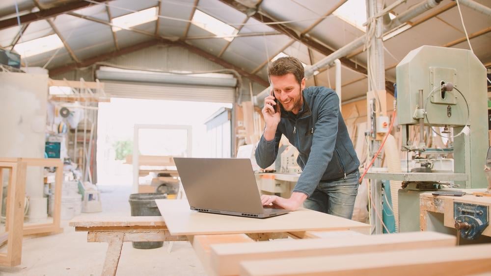 Service client : 41,5 % des Français veulent un humain au bout du fil, l'atout que les TPE n'ont jamais perdu